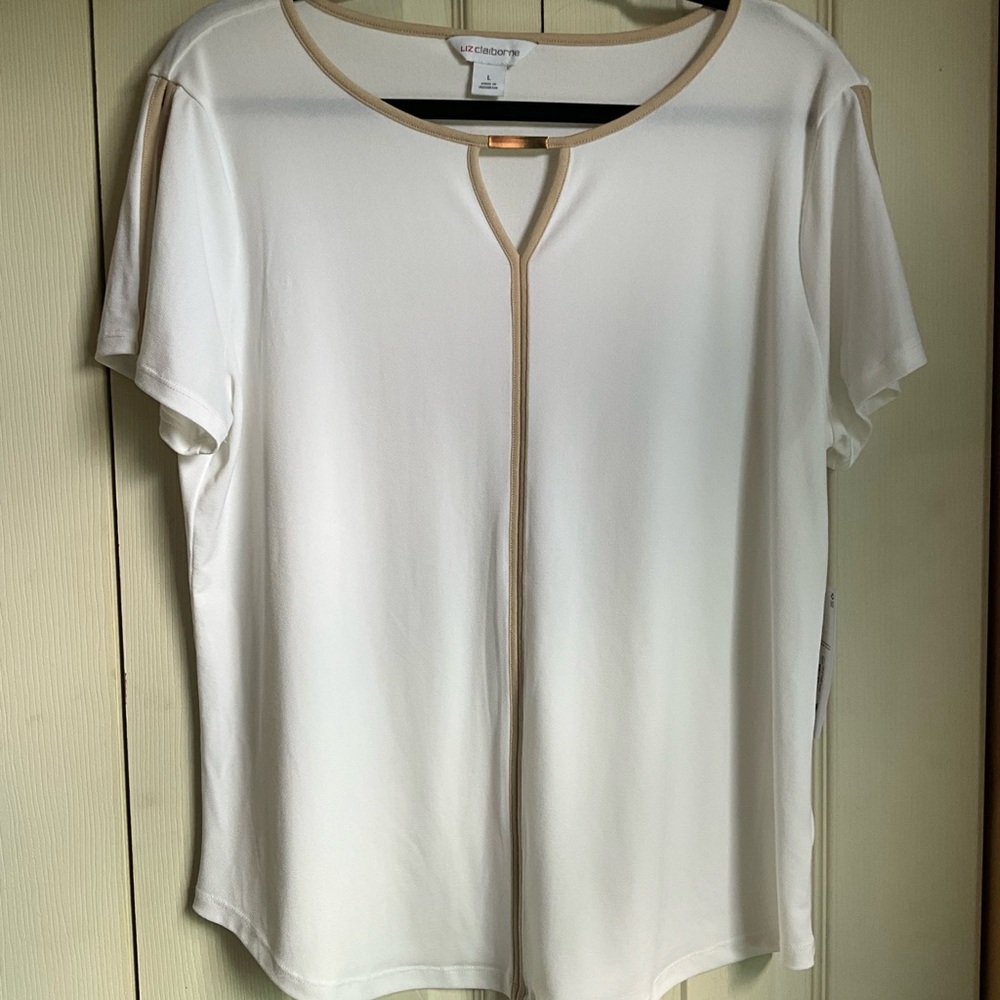 New with tags Liz Claiborne Cold shoulder short sleeved blouse!